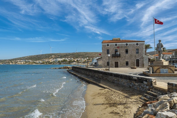 Çiftlikköy Tatil Rehberi: Çeşme’nin Sakin, Temiz ve Gerçek Tatil Deneyimi 